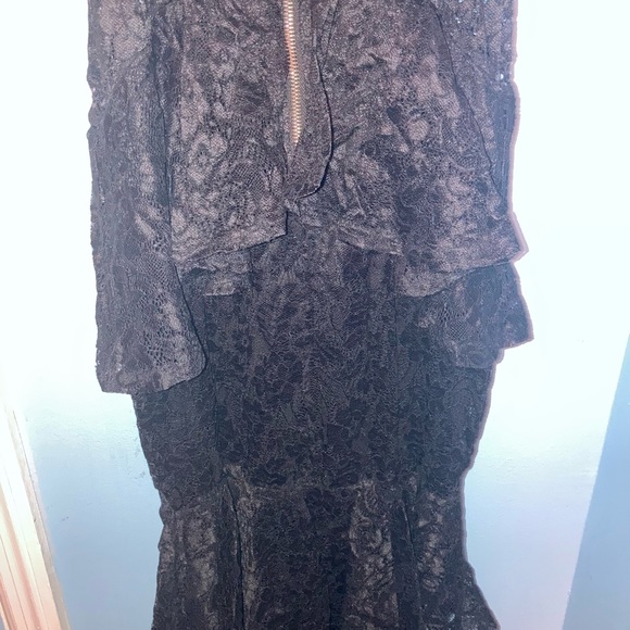 Black lace dress - Picture 9 of 11